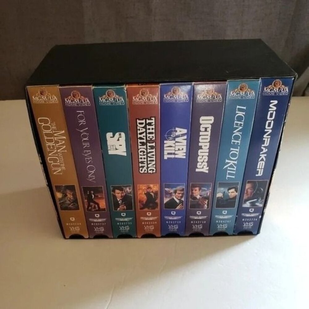1996 vtg the James bond 007  collectors set vol2 vhs 8 tapes